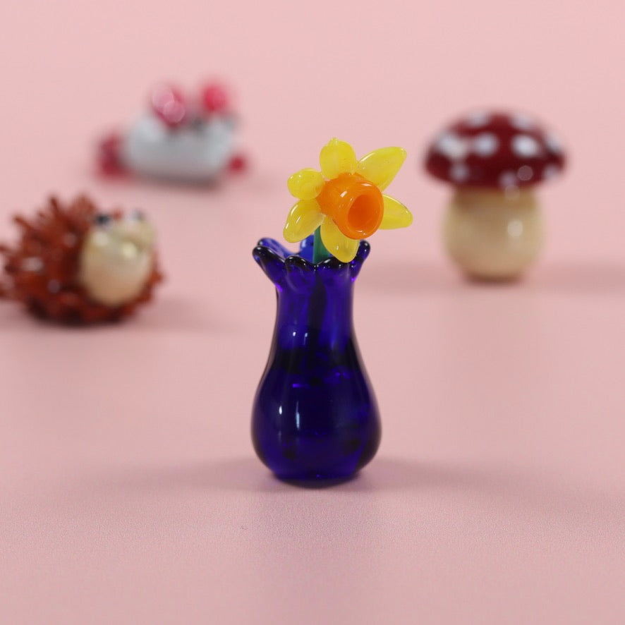 The Dinky Blue Vase and Daffodil Glass Sculpture