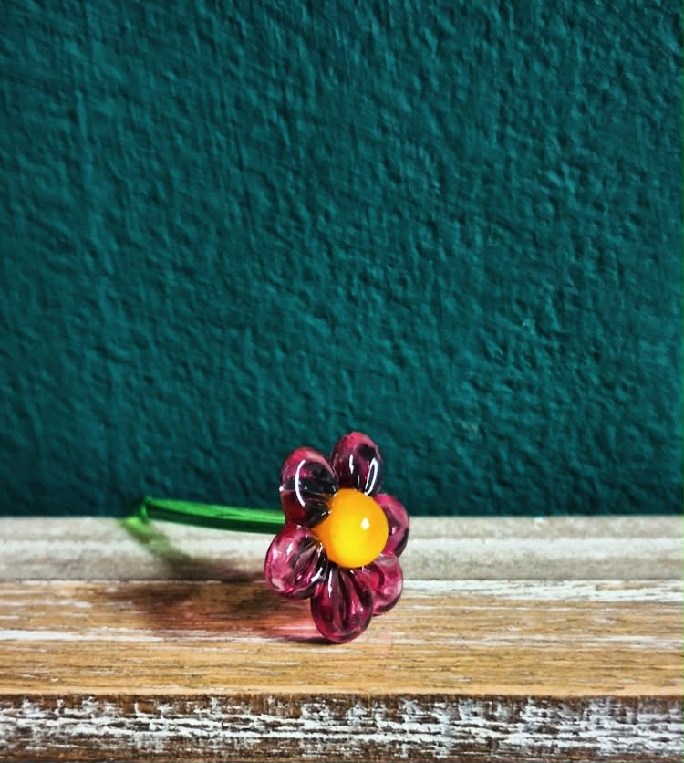 The Dinky Blue Vase and Pink Daisy Glass Sculpture