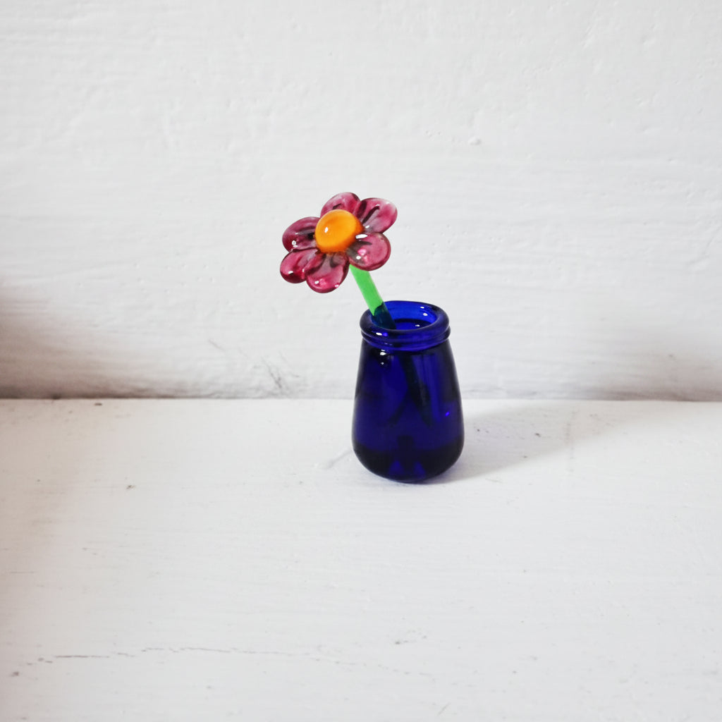 The Dinky Blue Vase and Pink Daisy Glass Sculpture