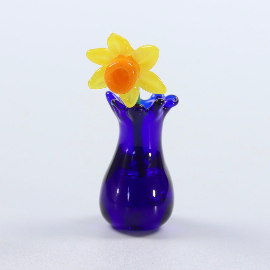 The Dinky Blue Vase and Daffodil Glass Sculpture