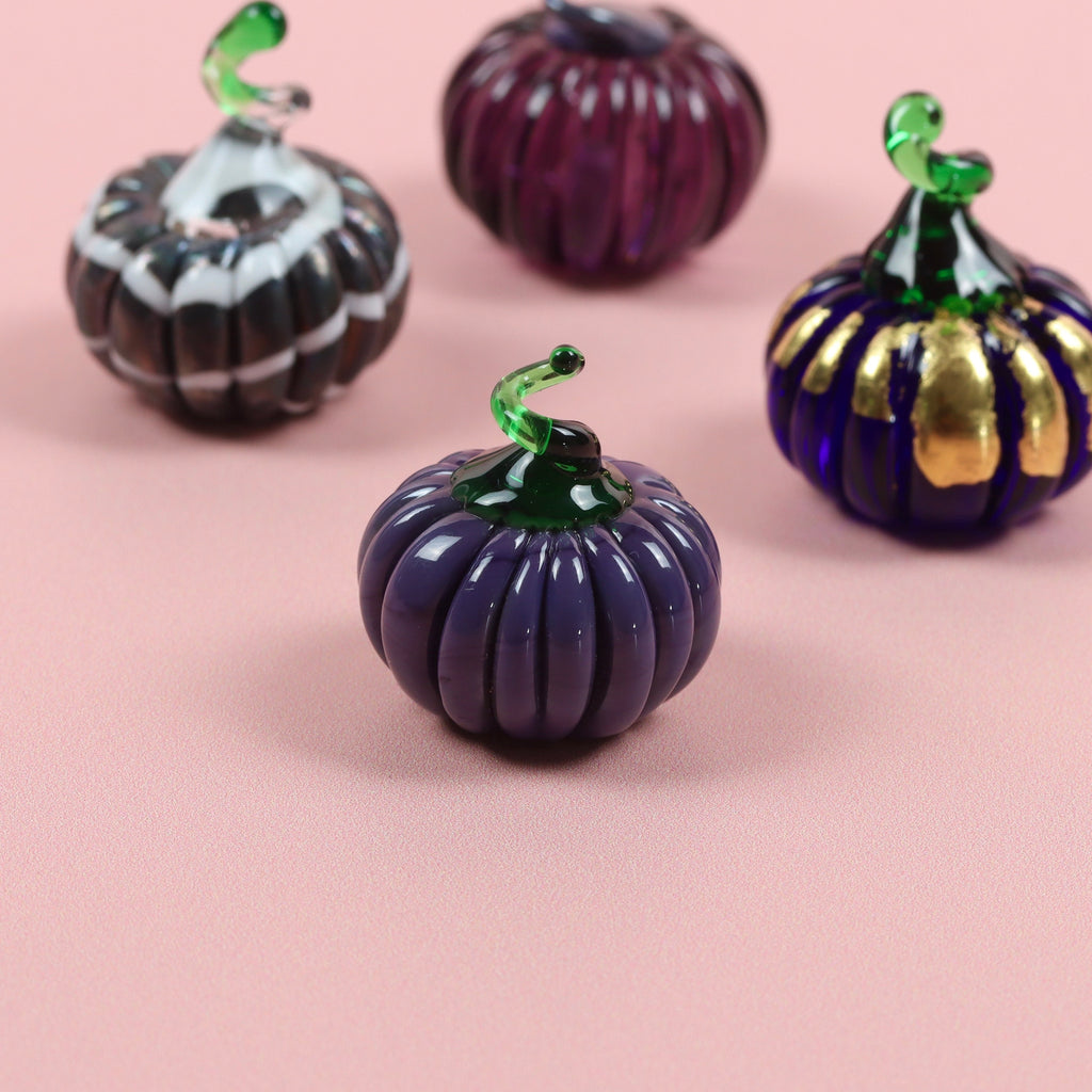 Marvellous Majestic Mauve Dinky Everlasting Pumpkin Glass Sculpture