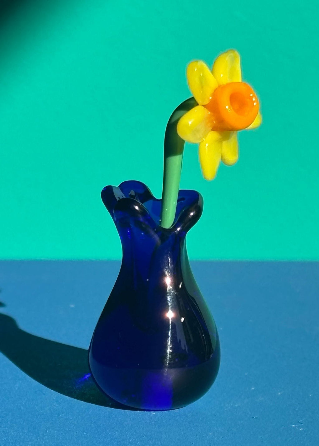 The Dinky Blue Vase and Daffodil Glass Sculpture
