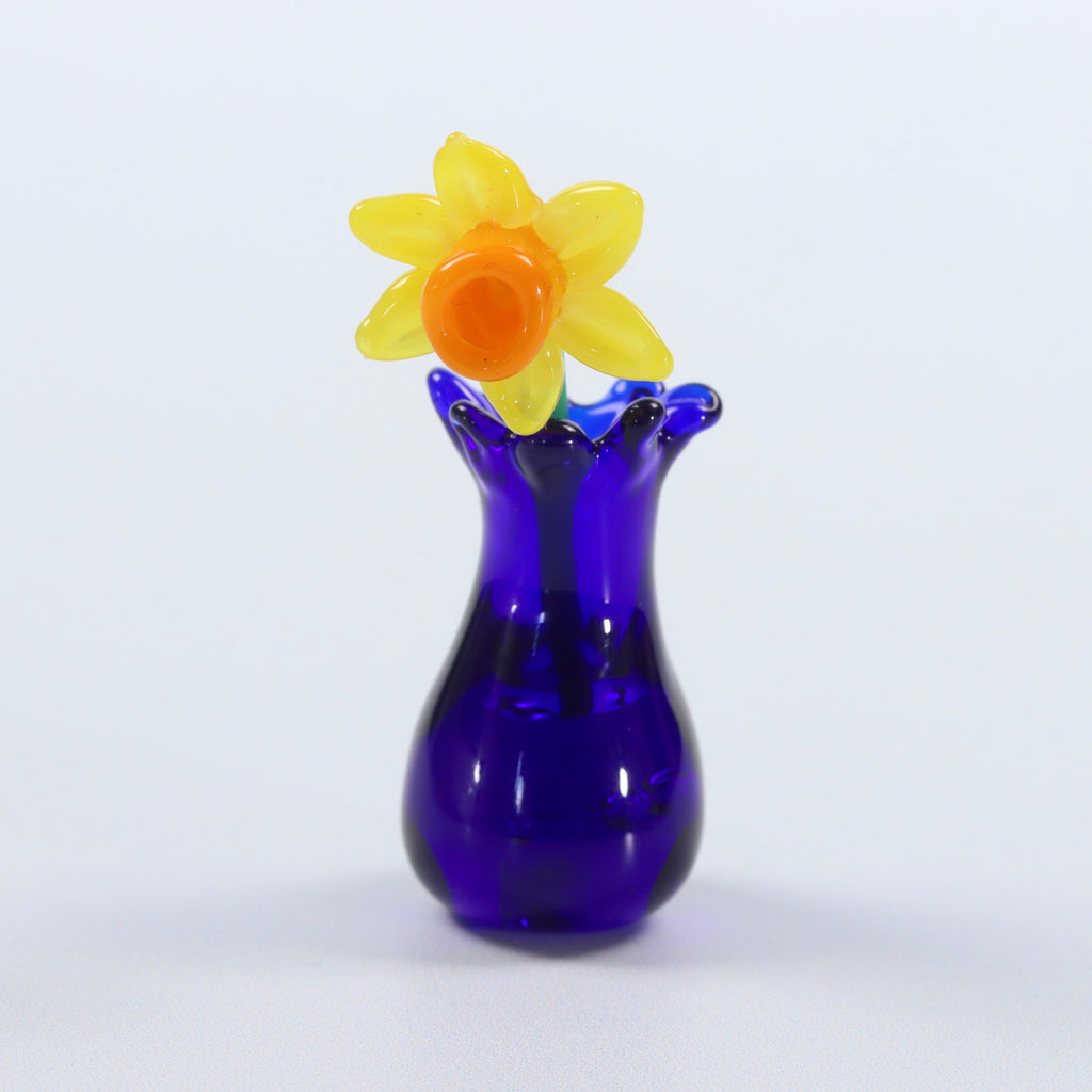 The Dinky Blue Vase and Daffodil Glass Sculpture