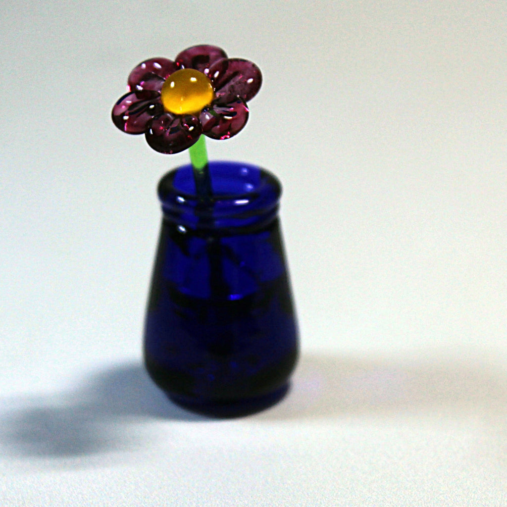 The Dinky Blue Vase and Pink Daisy Glass Sculpture