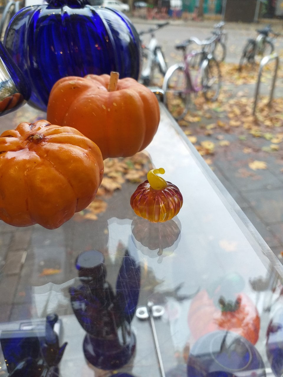 Rhubarb and Custard Dinky Everlasting Pumpkin Glass Sculpture