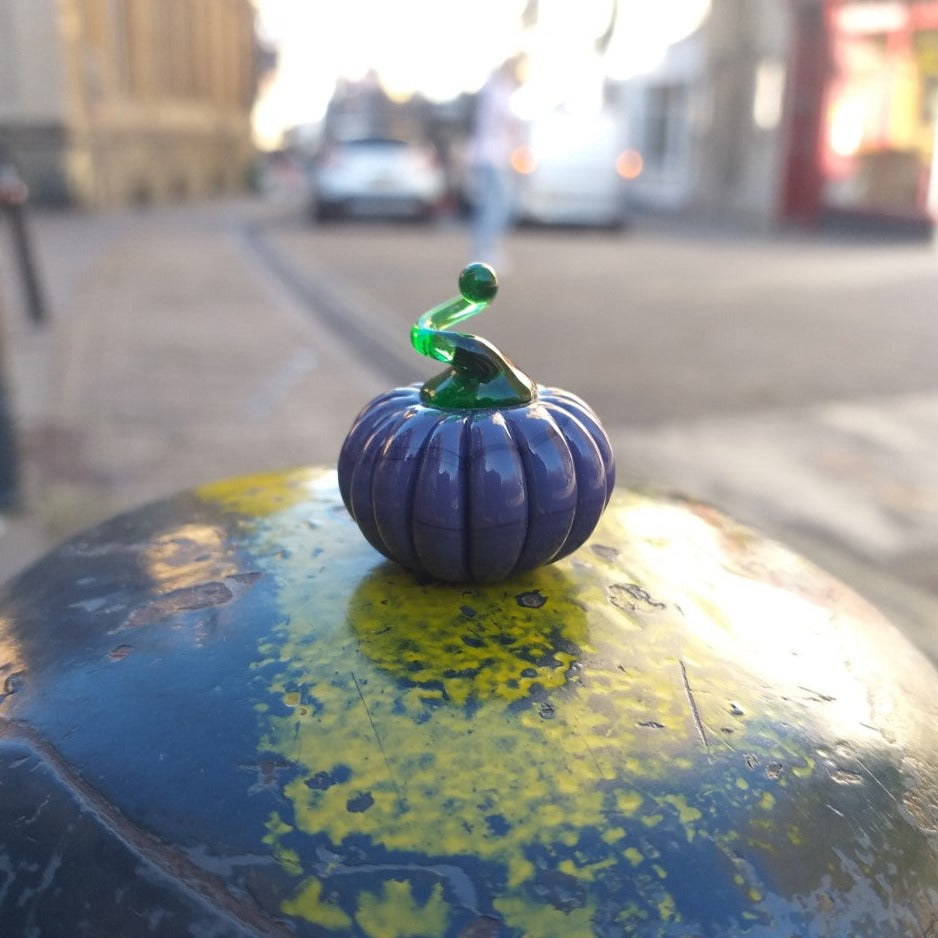 Marvellous Majestic Mauve Dinky Everlasting Pumpkin Glass Sculpture