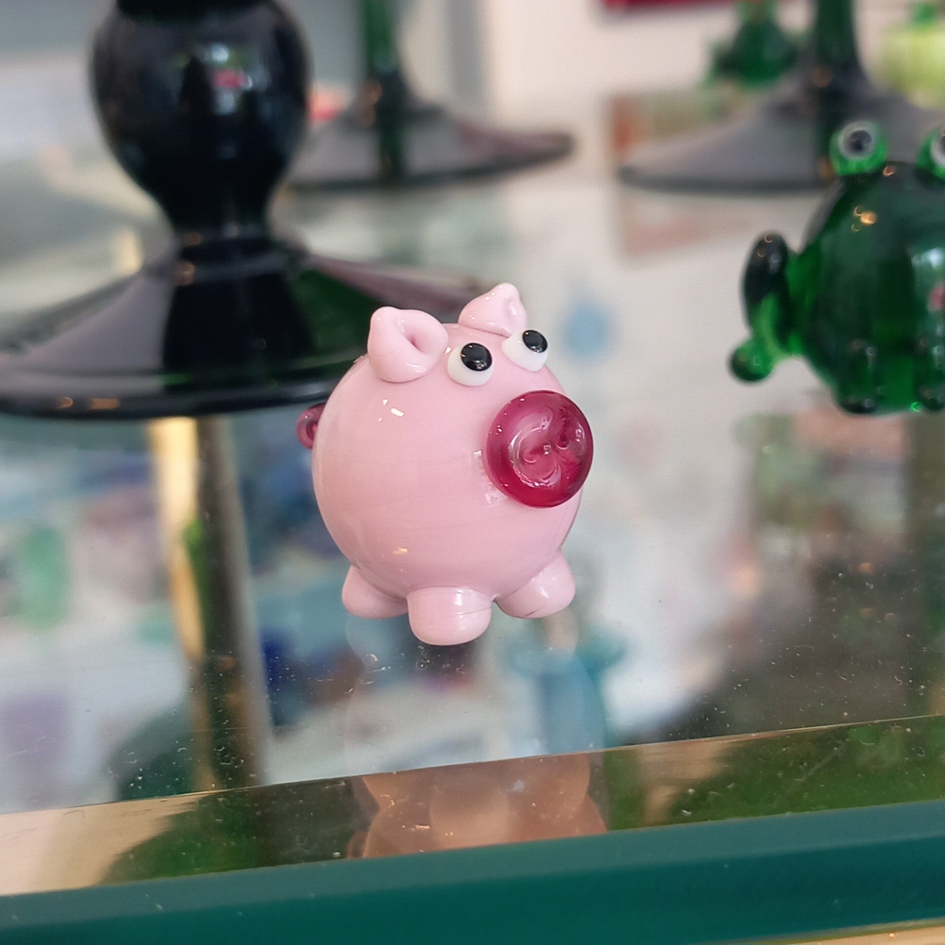 Dinky Pink Piggy Glass Sculpture
