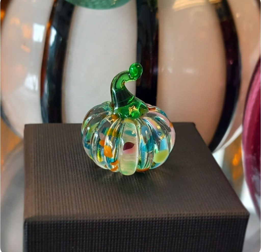 Dinky Everlasting Confetti Pumpkin Glass Sculpture
